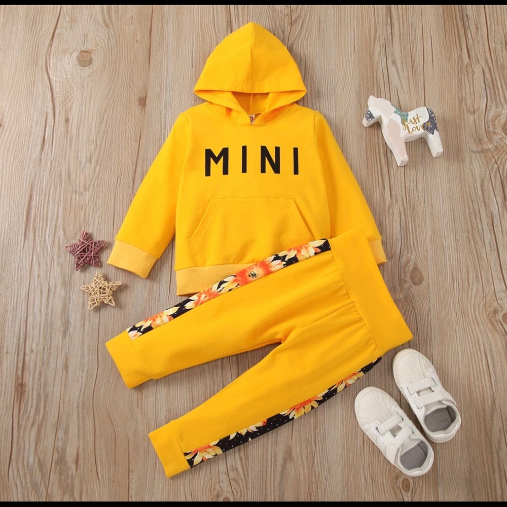Mini girl sunflower sweatsuit